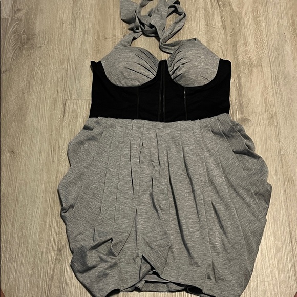 Forever 21 Black and Gray Floral Detail - Picture 1 of 2